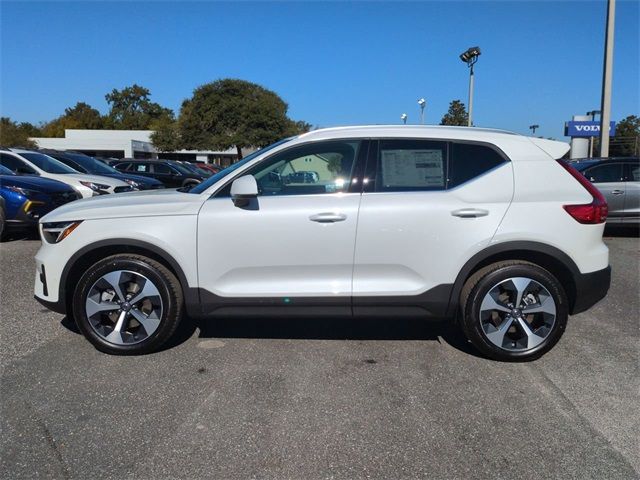 2025 Volvo XC40 Plus Bright Theme