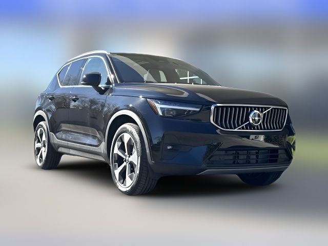 2025 Volvo XC40 Plus Bright Theme