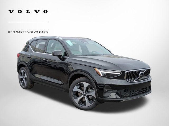 2025 Volvo XC40 Plus Bright Theme