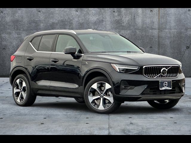 2025 Volvo XC40 Plus Bright Theme