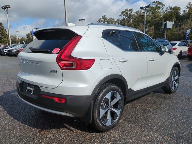 2025 Volvo XC40 Plus Bright Theme