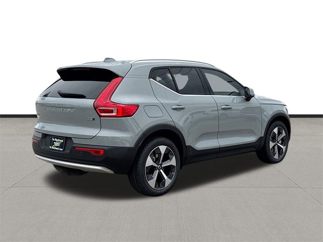 2025 Volvo XC40 Plus Bright Theme