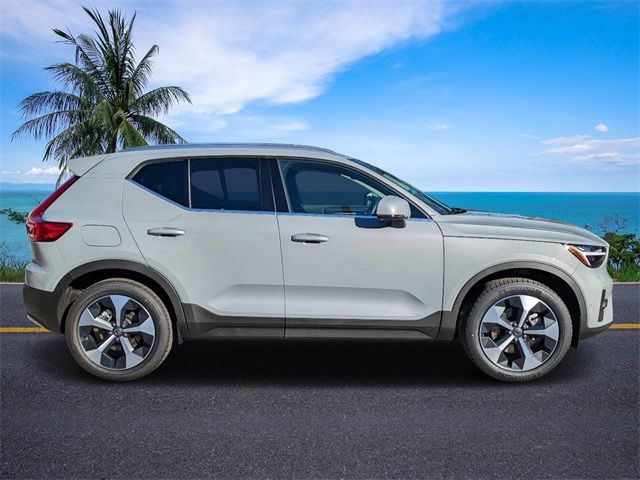 2025 Volvo XC40 Plus Bright Theme