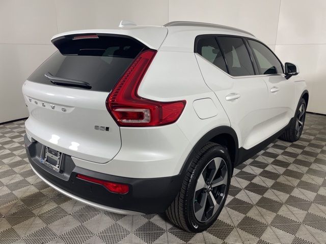 2025 Volvo XC40 Plus Bright Theme