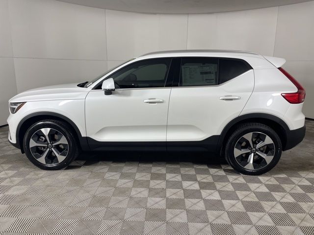 2025 Volvo XC40 Plus Bright Theme