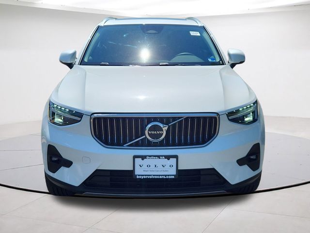 2025 Volvo XC40 Plus Bright Theme