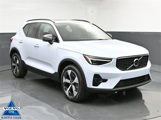 2025 Volvo XC40 Plus Dark Theme