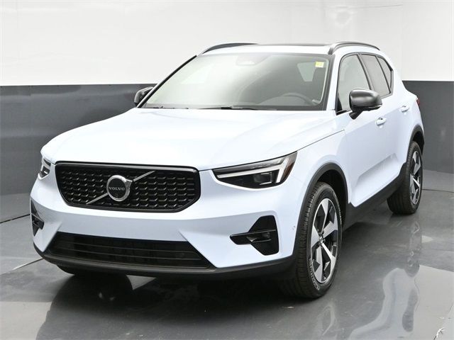 2025 Volvo XC40 Plus Dark Theme