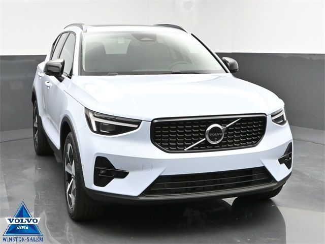 2025 Volvo XC40 Plus Dark Theme