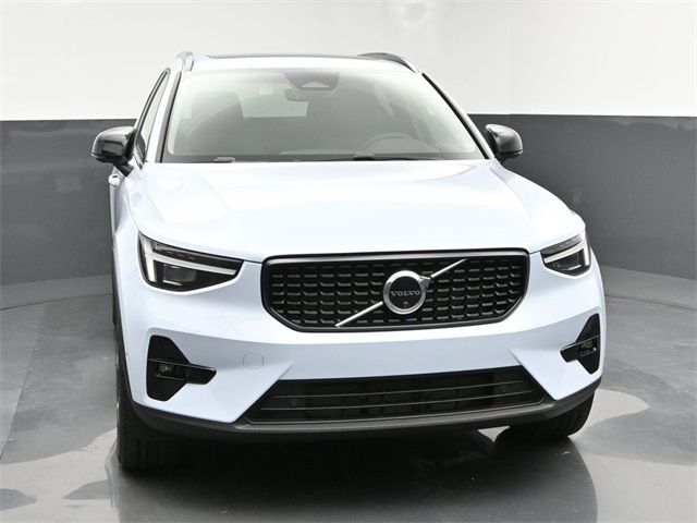 2025 Volvo XC40 Plus Dark Theme