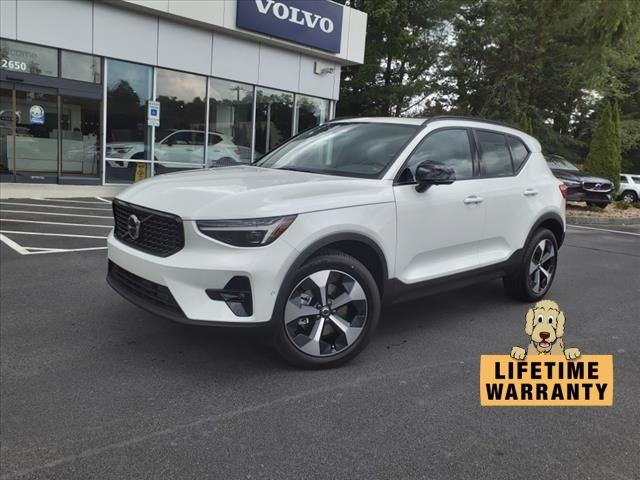 2025 Volvo XC40 Plus Dark Theme