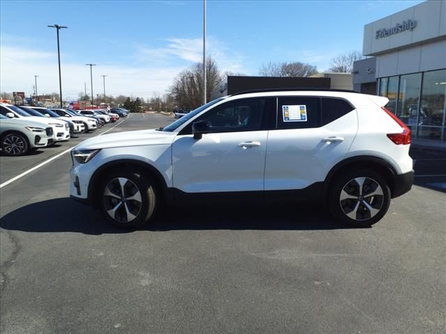 2025 Volvo XC40 Plus Dark Theme