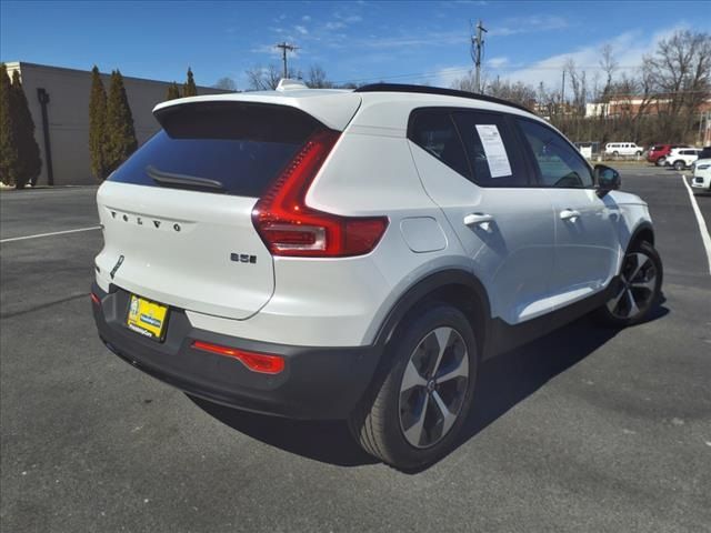2025 Volvo XC40 Plus Dark Theme