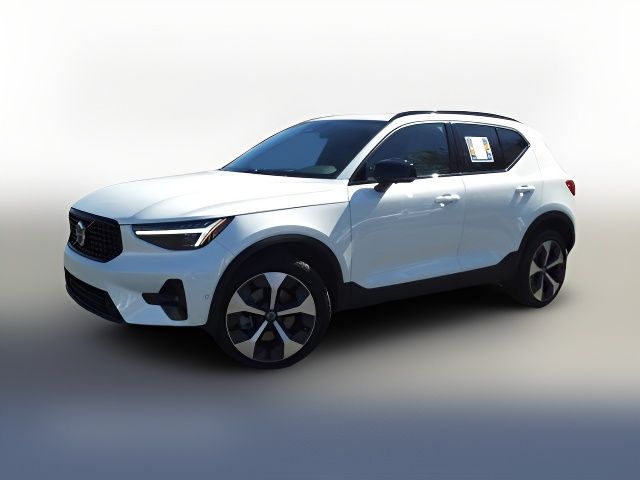2025 Volvo XC40 Plus Dark Theme