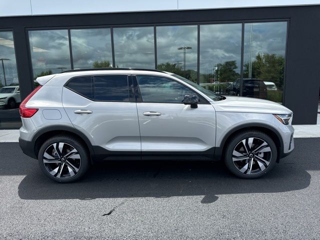 2025 Volvo XC40 Plus Dark Theme