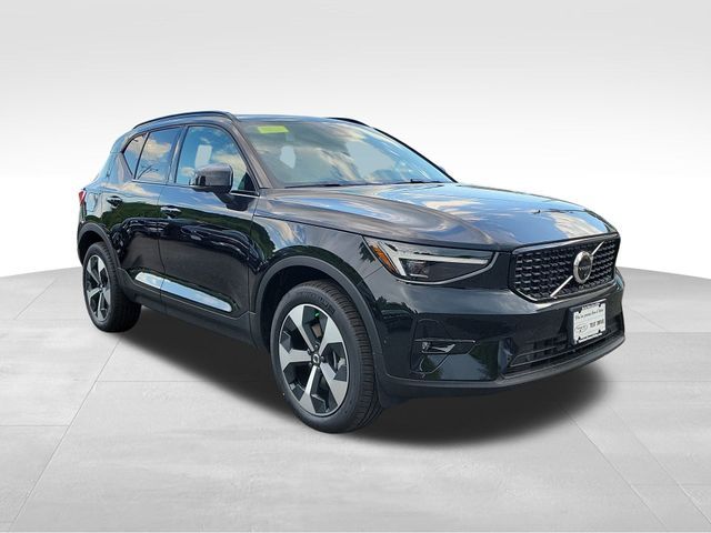 2025 Volvo XC40 Plus Dark Theme