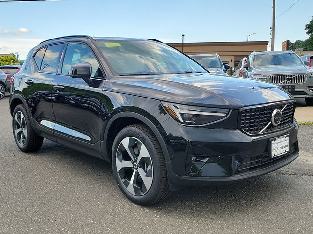 2025 Volvo XC40 Plus Dark Theme