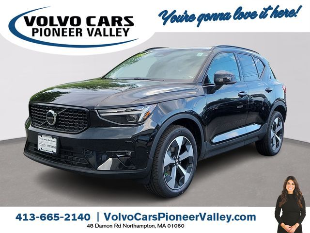 2025 Volvo XC40 Plus Dark Theme