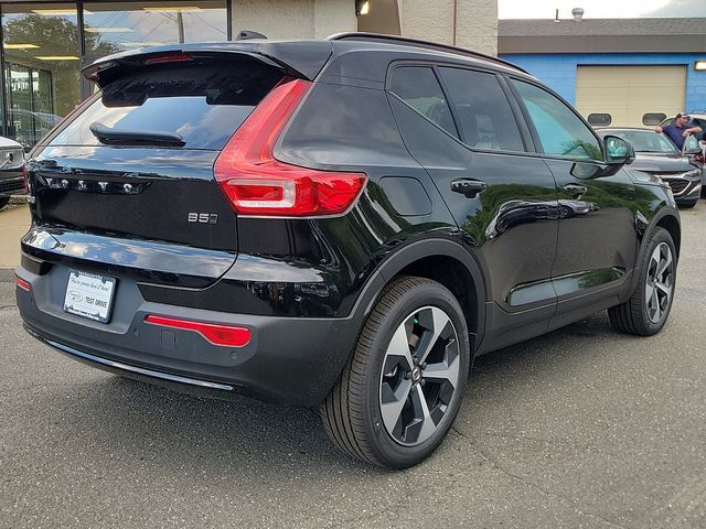 2025 Volvo XC40 Plus Dark Theme