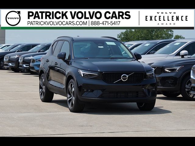 2025 Volvo XC40 Plus Dark Theme