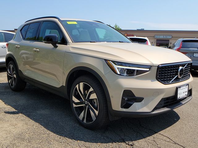 2025 Volvo XC40 Plus Dark Theme