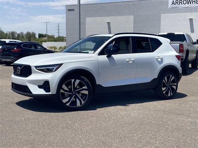 2025 Volvo XC40 Plus Dark Theme