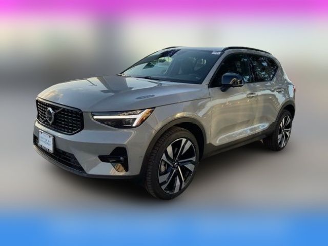 2025 Volvo XC40 Plus Dark Theme