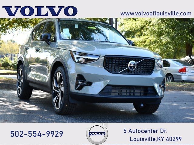 2025 Volvo XC40 Plus Dark Theme