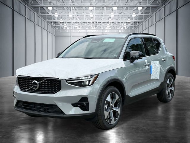 2025 Volvo XC40 Plus Dark Theme