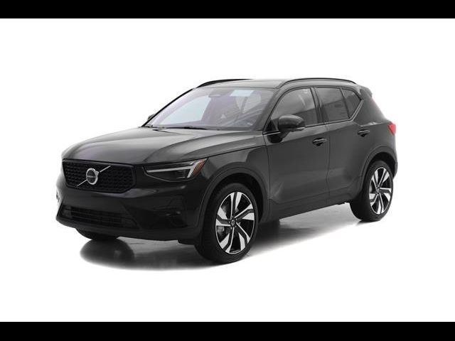 2025 Volvo XC40 Plus Dark Theme