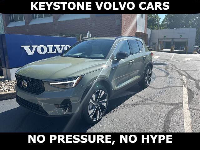 2025 Volvo XC40 Plus Dark Theme