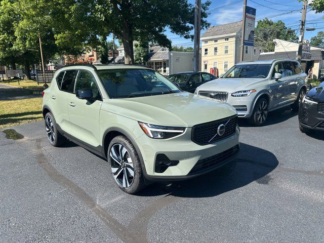 2025 Volvo XC40 Plus Dark Theme