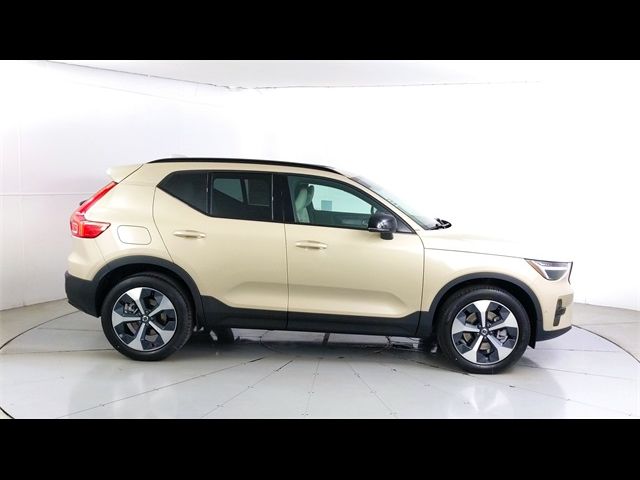 2025 Volvo XC40 Plus Dark Theme