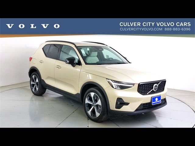 2025 Volvo XC40 Plus Dark Theme