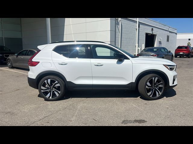 2025 Volvo XC40 Plus Dark Theme