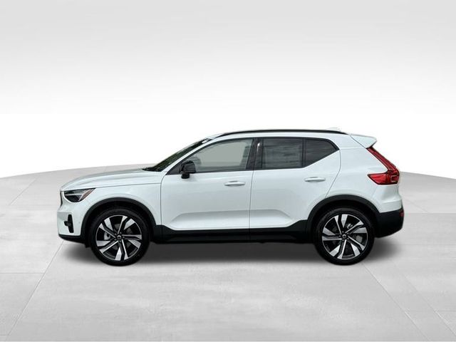 2025 Volvo XC40 Plus Dark Theme