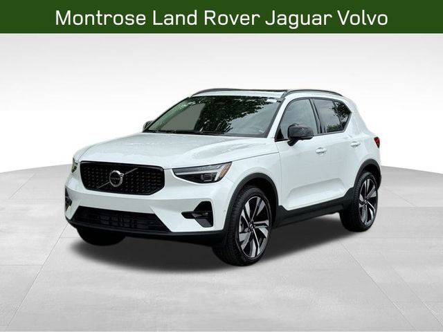 2025 Volvo XC40 Plus Dark Theme