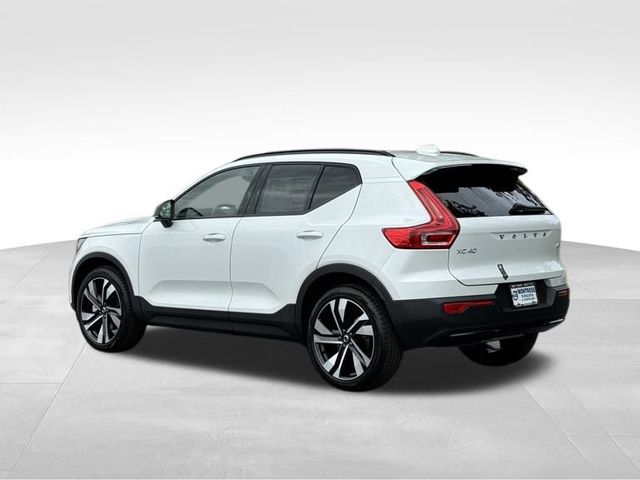 2025 Volvo XC40 Plus Dark Theme