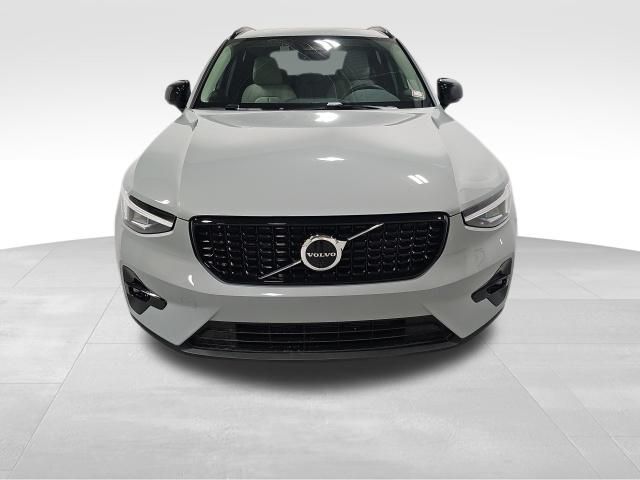 2025 Volvo XC40 Plus Dark Theme