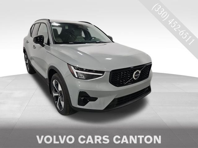 2025 Volvo XC40 Plus Dark Theme