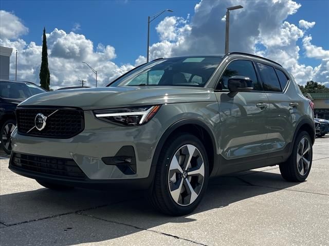 2025 Volvo XC40 Plus Dark Theme