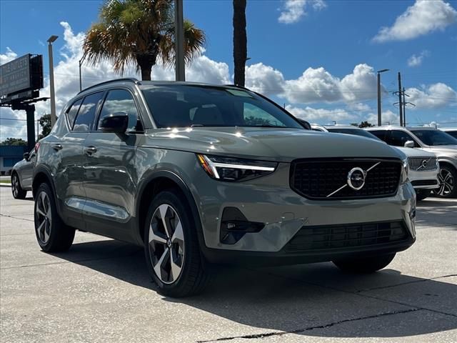 2025 Volvo XC40 Plus Dark Theme