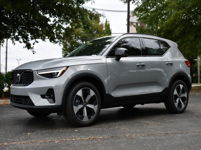 2025 Volvo XC40 Plus Dark Theme