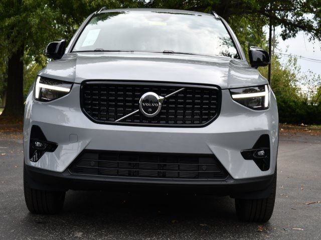 2025 Volvo XC40 Plus Dark Theme