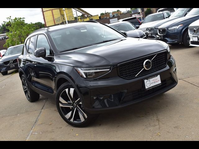 2025 Volvo XC40 Plus Dark Theme