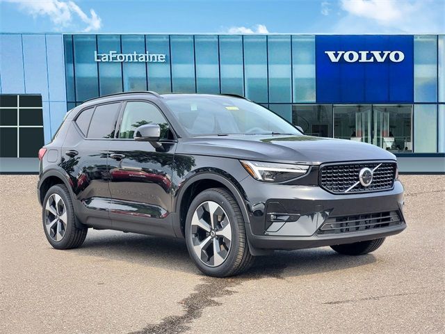 2025 Volvo XC40 Plus Dark Theme