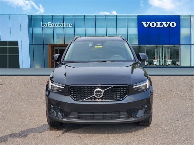 2025 Volvo XC40 Plus Dark Theme