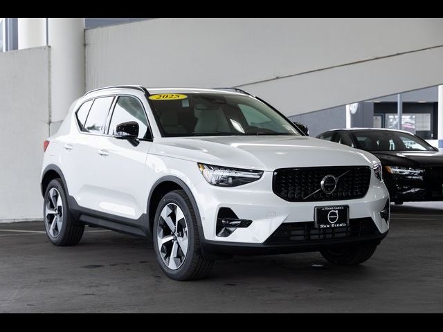 2025 Volvo XC40 Plus Dark Theme