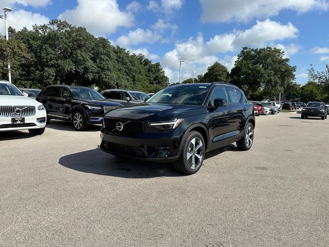 2025 Volvo XC40 Plus Dark Theme