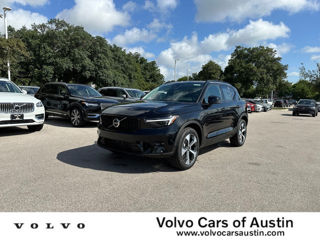 2025 Volvo XC40 Plus Dark Theme